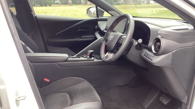 2024 Toyota C-hr