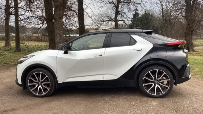 2024 Toyota C-hr