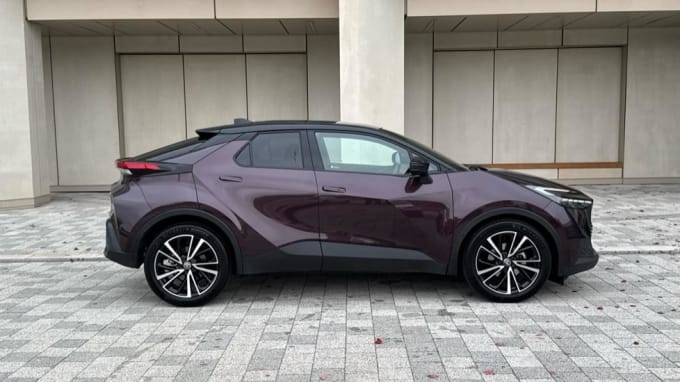 2024 Toyota C-hr