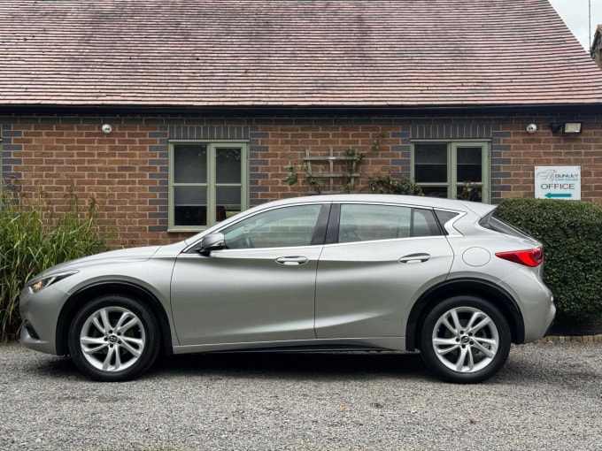 2017 Infiniti Q30