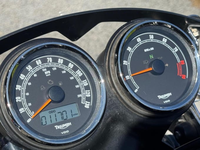 2011 Triumph Bonneville 865