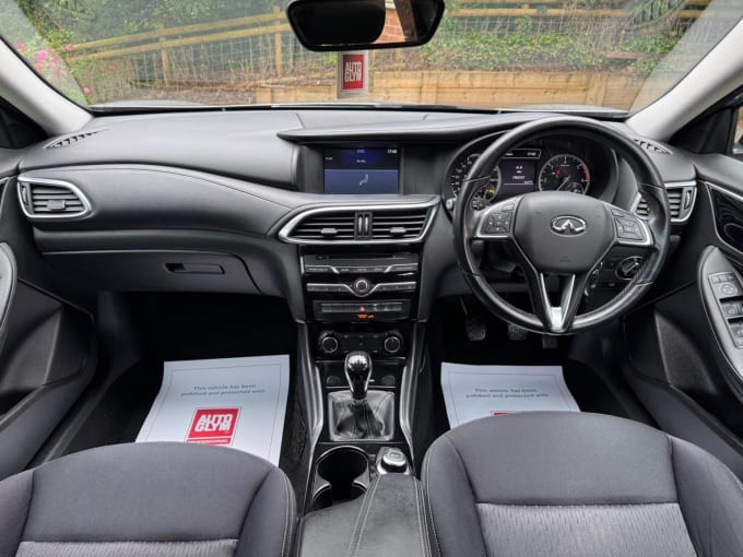 2017 Infiniti Q30