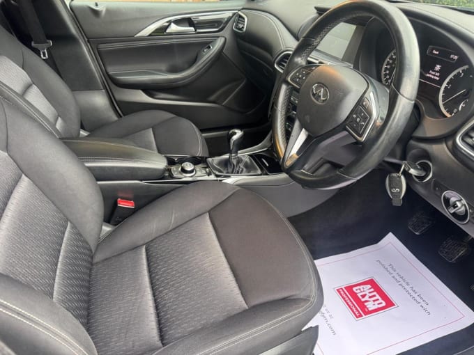 2017 Infiniti Q30