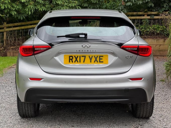 2017 Infiniti Q30