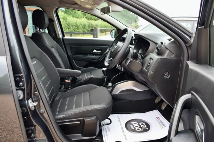 2025 Dacia Duster