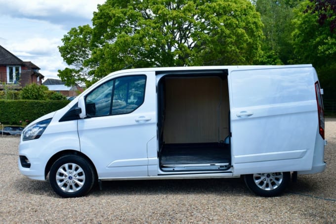 2025 Ford Transit Custom