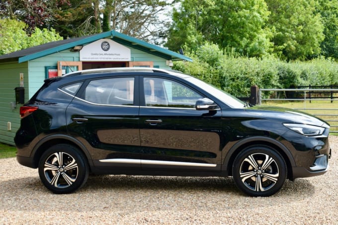 2025 Mg Mg Zs