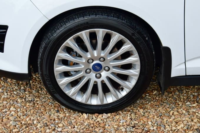 2025 Ford C-max