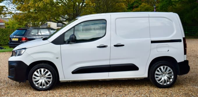2025 Peugeot Partner