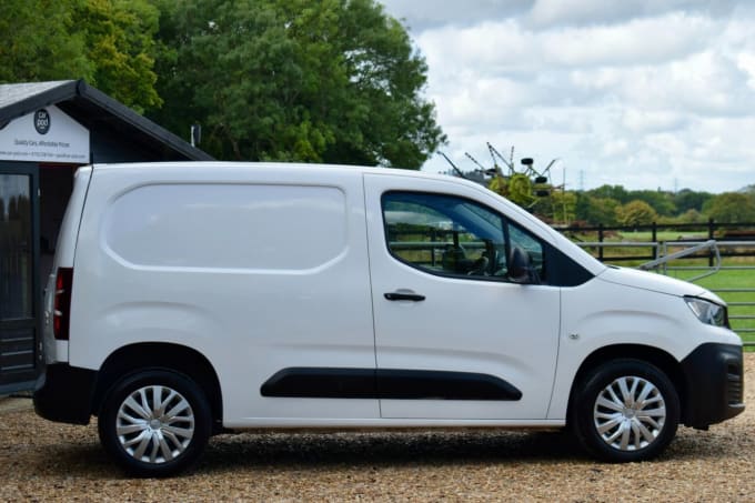 2025 Peugeot Partner