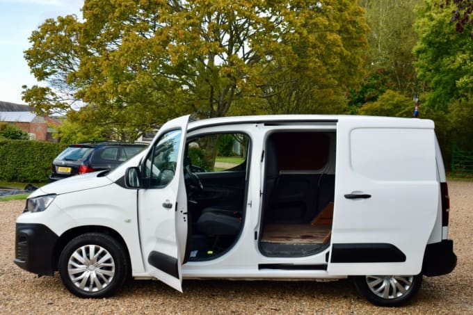 2025 Peugeot Partner