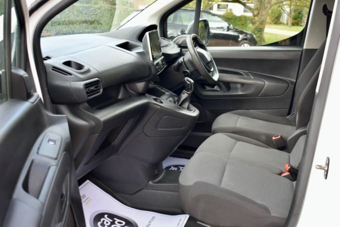 2025 Peugeot Partner