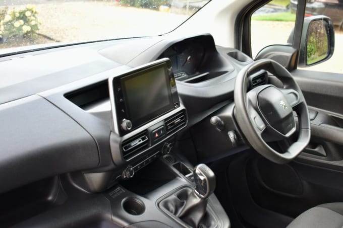 2025 Peugeot Partner