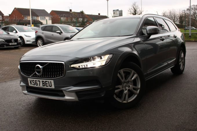 2025 Volvo V90 Cross Country