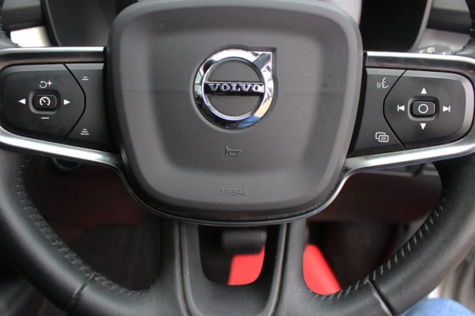 2025 Volvo Xc40