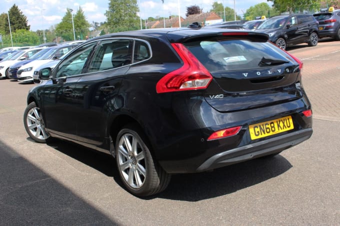 2025 Volvo V40