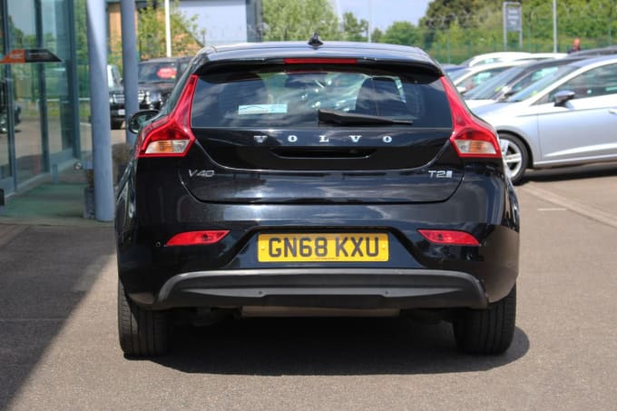 2025 Volvo V40