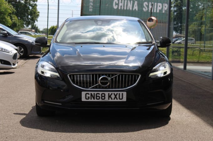 2025 Volvo V40