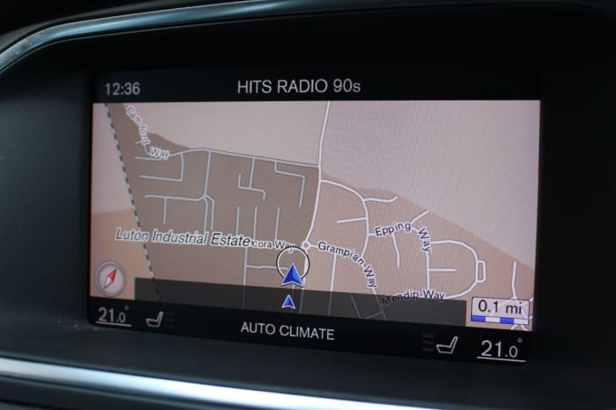 2025 Volvo V40