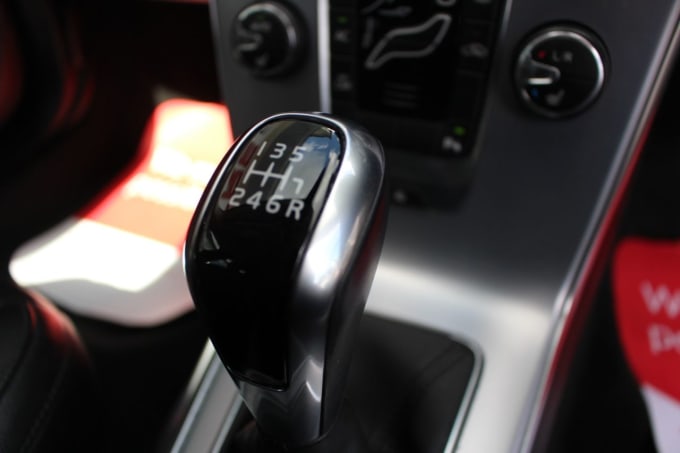 2025 Volvo V40