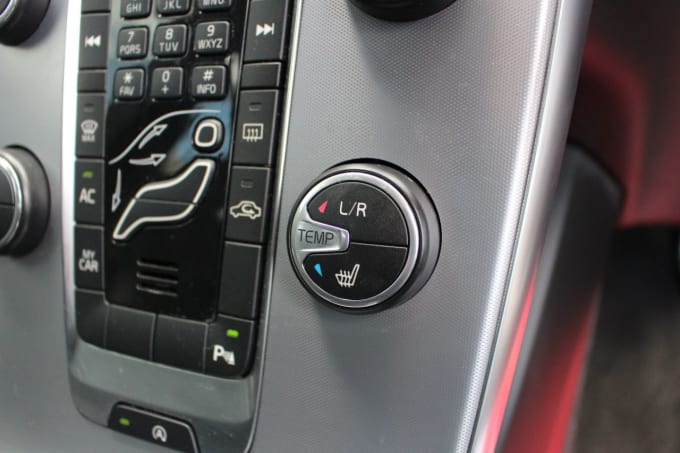 2025 Volvo V40