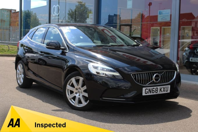 2025 Volvo V40