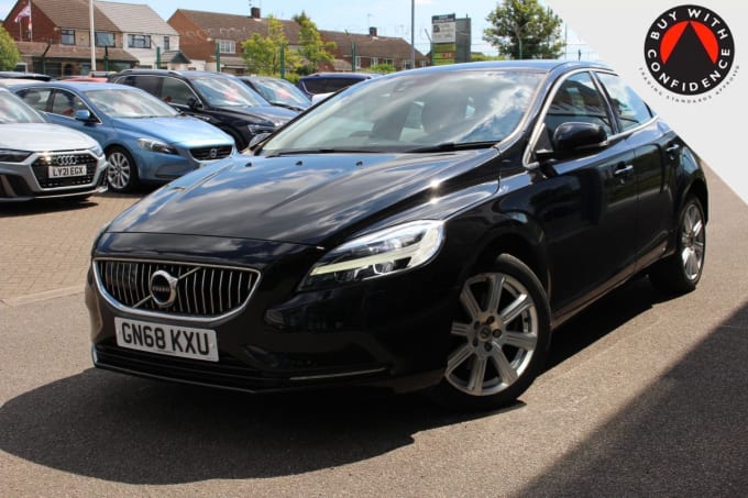 2025 Volvo V40