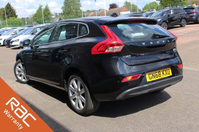 2025 Volvo V40