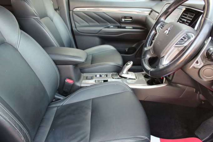 2025 Mitsubishi Outlander