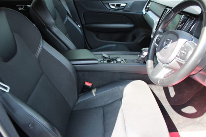 2025 Volvo V60
