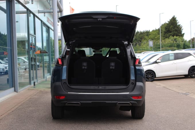 2025 Peugeot 5008