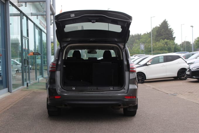 2025 Ford S-max