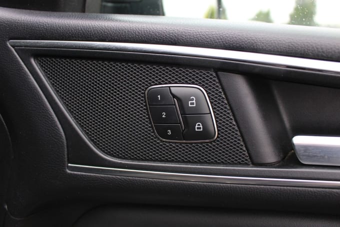 2025 Ford S-max
