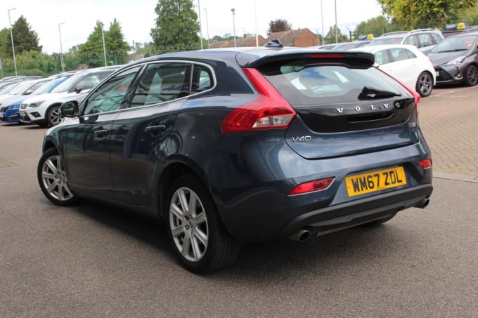 2025 Volvo V40