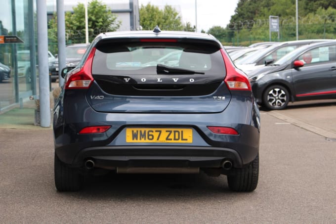 2025 Volvo V40