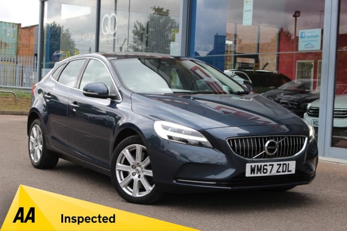 2025 Volvo V40