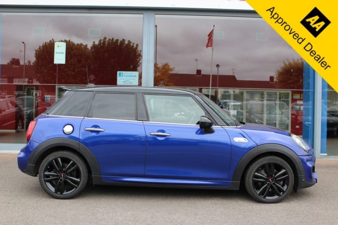 2019 Mini Hatch