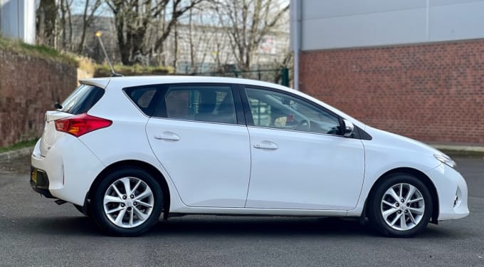 2015 Toyota Auris