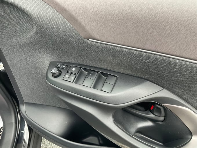 2025 Toyota Yaris Cross