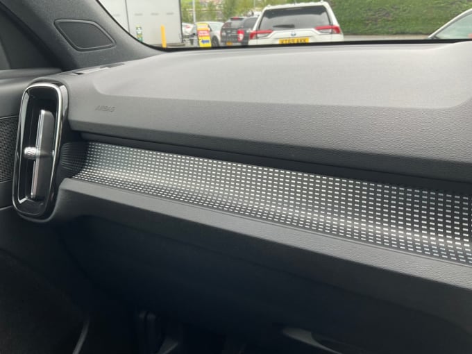 2025 Volvo Xc40