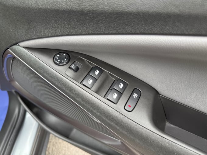 2025 Vauxhall Crossland X