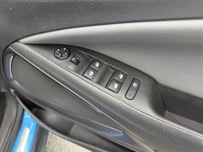 2025 Vauxhall Crossland X
