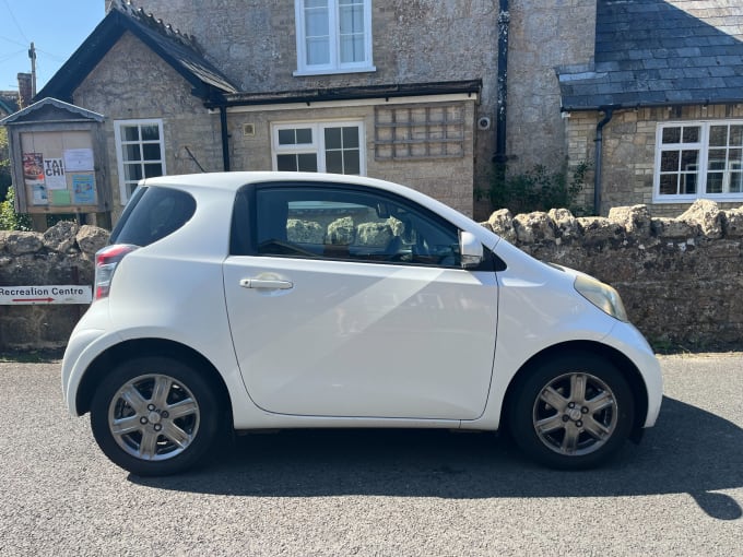 2010 Toyota Iq