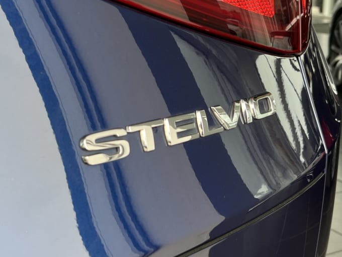 2025 Alfa Romeo Stelvio