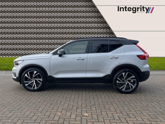 2025 Volvo Xc40