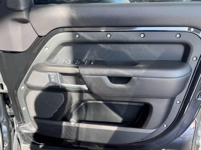2025 Land Rover Defender
