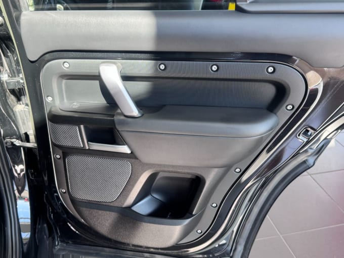 2025 Land Rover Defender