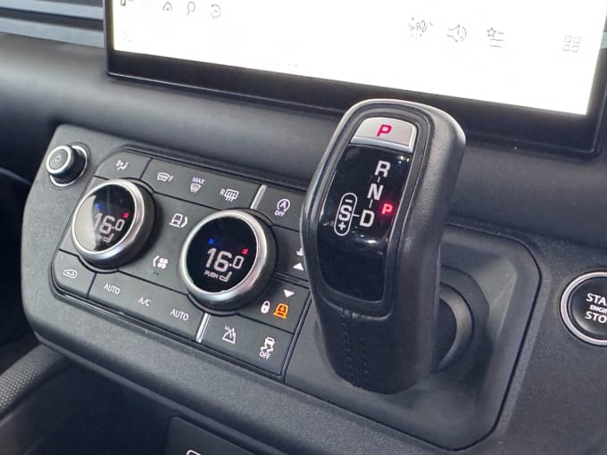2025 Land Rover Defender