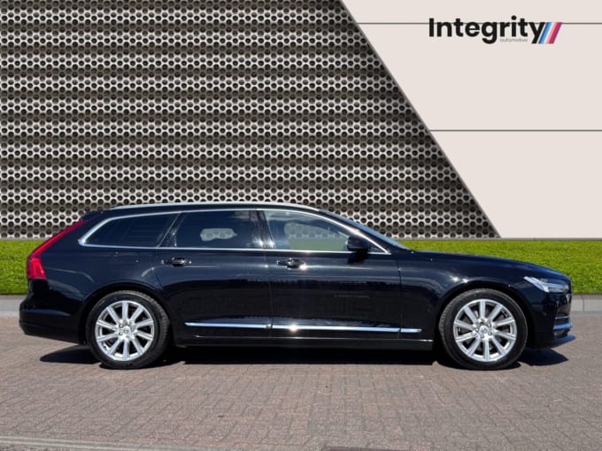 2025 Volvo V90