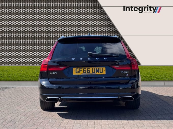 2025 Volvo V90